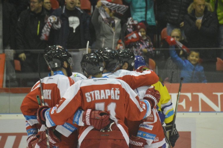 FOTOGALERIE: Poslední Berani porazili Kohouty v prodloužení 4:3