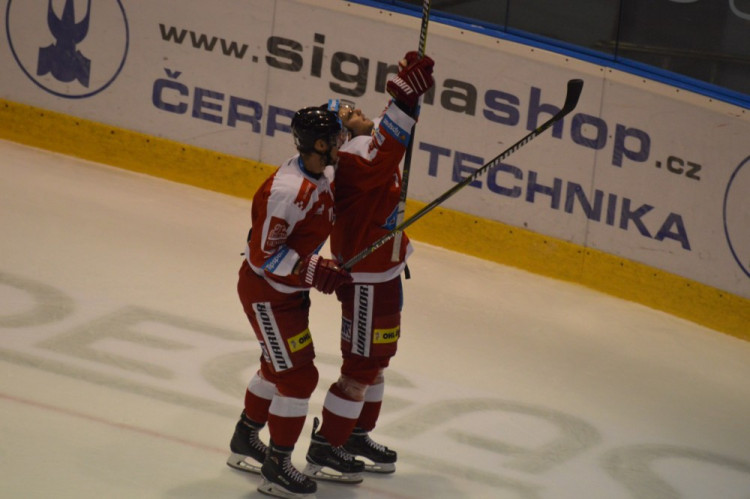 FOTOGALERIE: Olomoučtí hokejisté rozstříleli Piráty z Chomutova 5:2