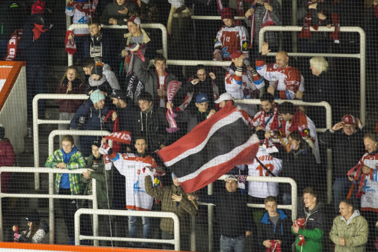 FOTOGALERIE: Braňo Konrád si připsal šestou nulu. Mora smetla Třinec 4:0