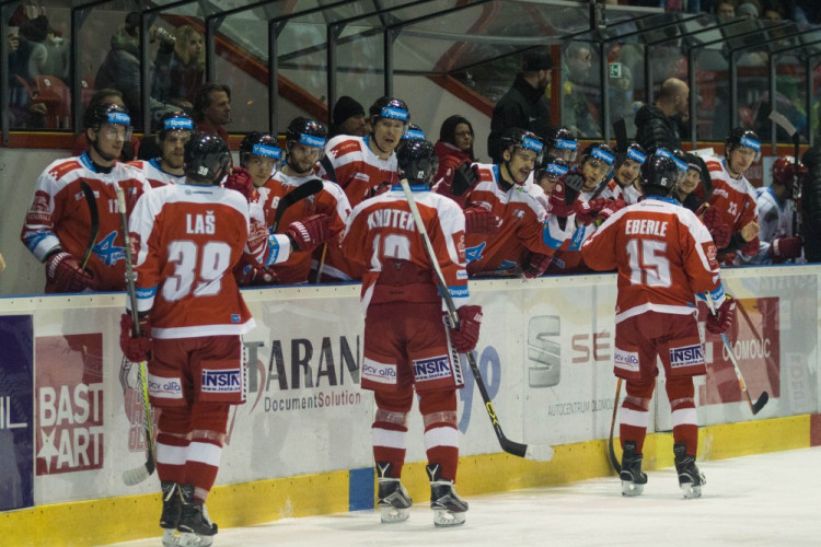 FOTOGALERIE: Braňo Konrád si připsal šestou nulu. Mora smetla Třinec 4:0