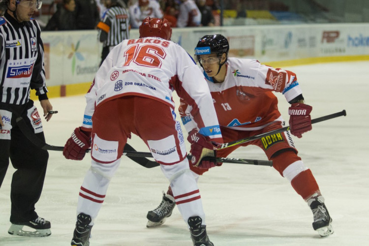 FOTOGALERIE: Braňo Konrád si připsal šestou nulu. Mora smetla Třinec 4:0