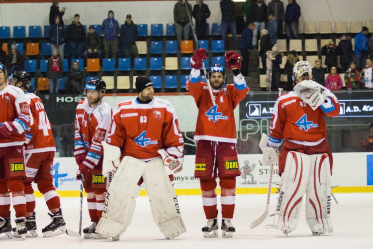 FOTOGALERIE: Braňo Konrád si připsal šestou nulu. Mora smetla Třinec 4:0