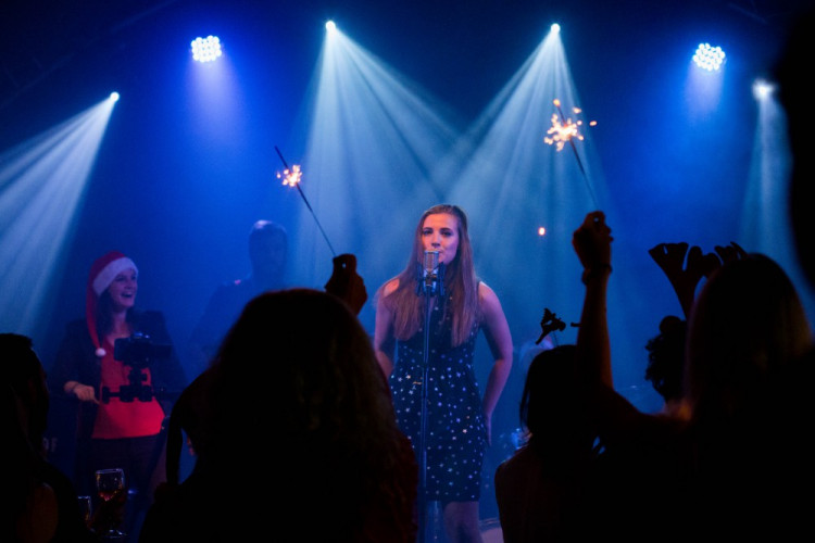 FOTOGALERIE: V Jazz Tibet Clubu se o víkendu točil videoklip k vánoční písni Zázraky přání