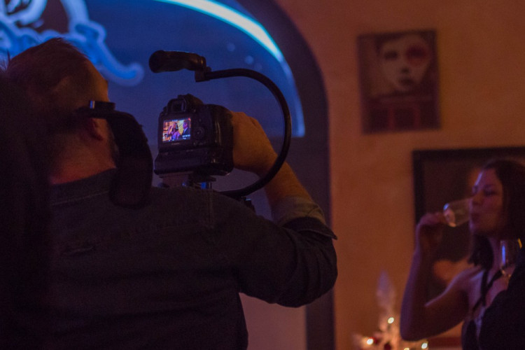 FOTOGALERIE: V Jazz Tibet Clubu se o víkendu točil videoklip k vánoční písni Zázraky přání