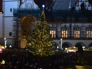 FOTOGALERIE: Už svítí! Horní náměstí rozjasnila Střelka