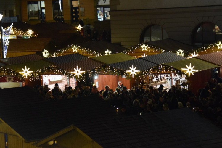 FOTOGALERIE: Už svítí! Horní náměstí rozjasnila Střelka