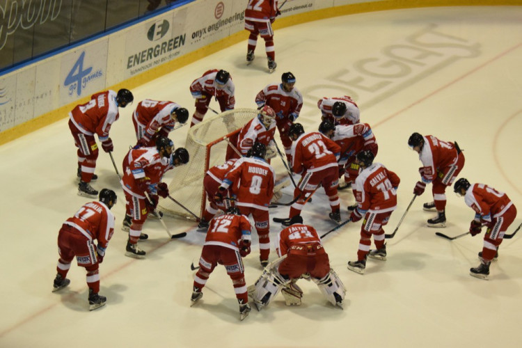 FOTOGALERIE: Kohouti ovládli dohrávku 23. kola, doma si poradili v prodloužení s Pardubicemi