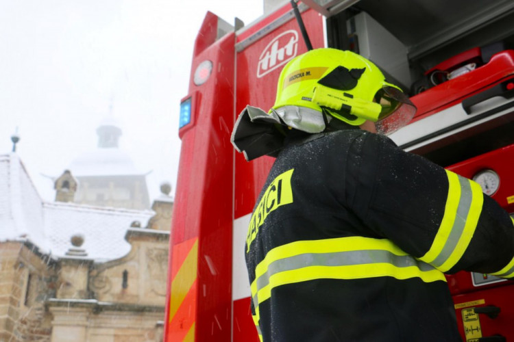 FOTOGALERIE: Hrad Bouzov v plamenech. Naštěstí jen cvičně