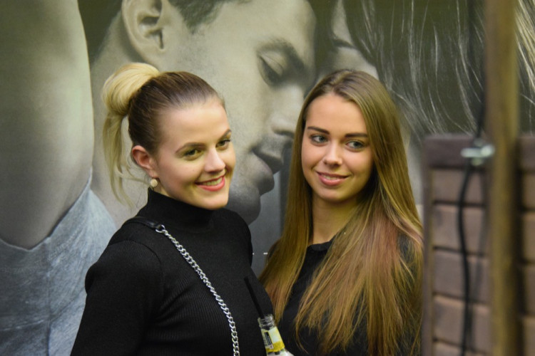 Ženy vzaly útokem Premiere Cinemas. Užily si předpremiéru Padesáti odstínů svobody