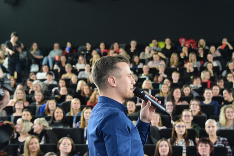 Ženy vzaly útokem Premiere Cinemas. Užily si předpremiéru Padesáti odstínů svobody