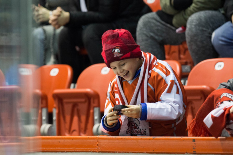 Naděje na play-off žije! Kohouti vyprovodili ze svého ledu Pardubice pěti góly