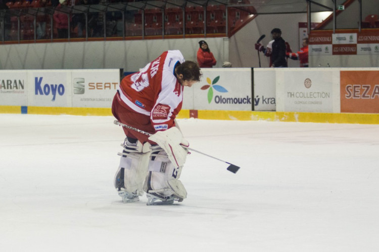 Naděje na play-off žije! Kohouti vyprovodili ze svého ledu Pardubice pěti góly