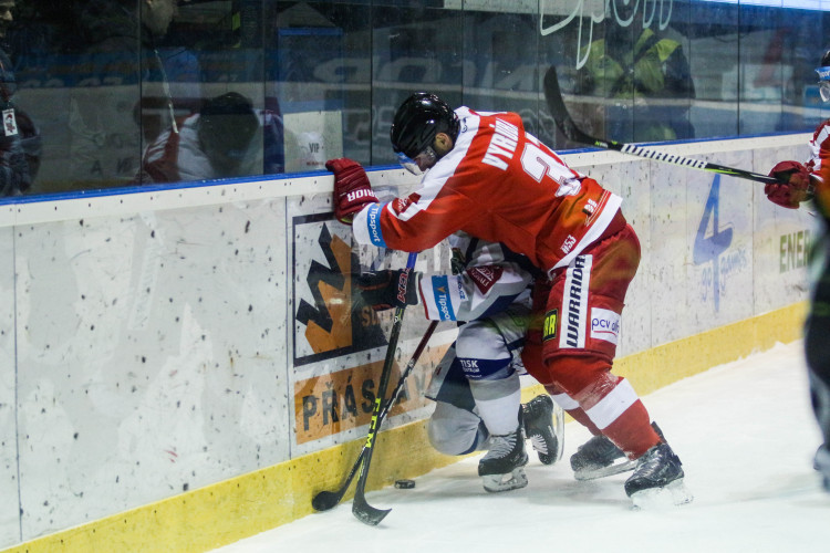Kohouti nastříleli Kometě sedm gólů a stále živí naději na nejlepší šestku