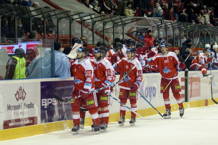 Kohouti nastříleli Kometě sedm gólů a stále živí naději na nejlepší šestku