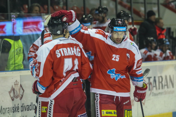 Kohouti nastříleli Kometě sedm gólů a stále živí naději na nejlepší šestku