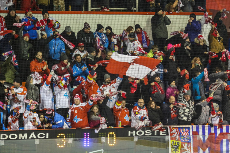 Kohouti nastříleli Kometě sedm gólů a stále živí naději na nejlepší šestku