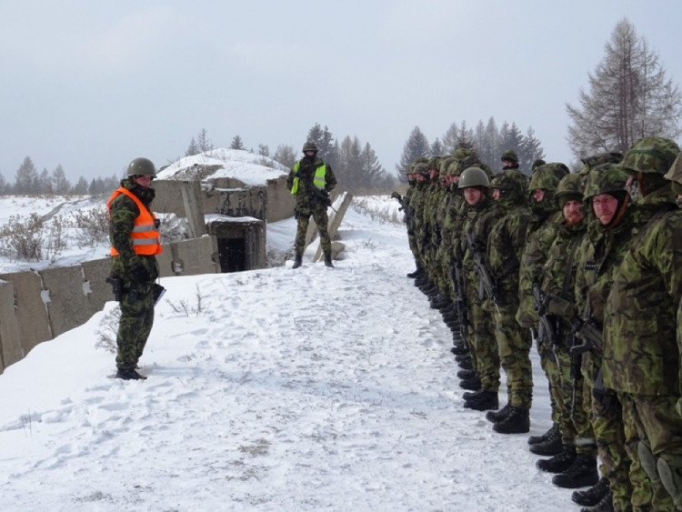 Příslušníci 153. ženijního praporu absolvovali na Libavé tvrdý výcvik v třeskutých mrazech