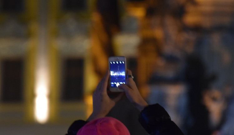 Asi tisícovka lidí protestovala v Olomouci proti Babišovi i "komunistické mlátičce" Ondráčkovi