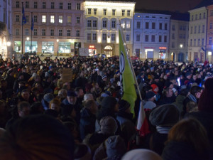 Asi tisícovka lidí protestovala v Olomouci proti Babišovi i "komunistické mlátičce" Ondráčkovi