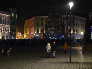 Asi tisícovka lidí protestovala v Olomouci proti Babišovi i "komunistické mlátičce" Ondráčkovi