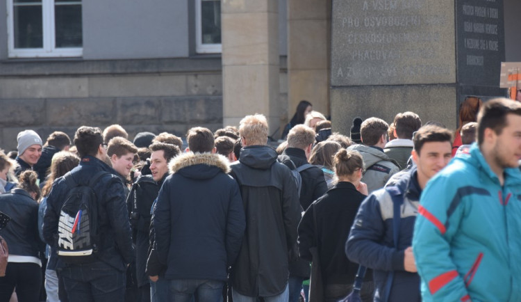 Studenti v Olomouci demonstrovali za ústavní hodnoty