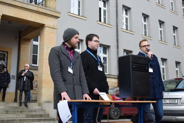 Studenti v Olomouci demonstrovali za ústavní hodnoty