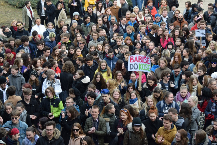 Studenti v Olomouci demonstrovali za ústavní hodnoty