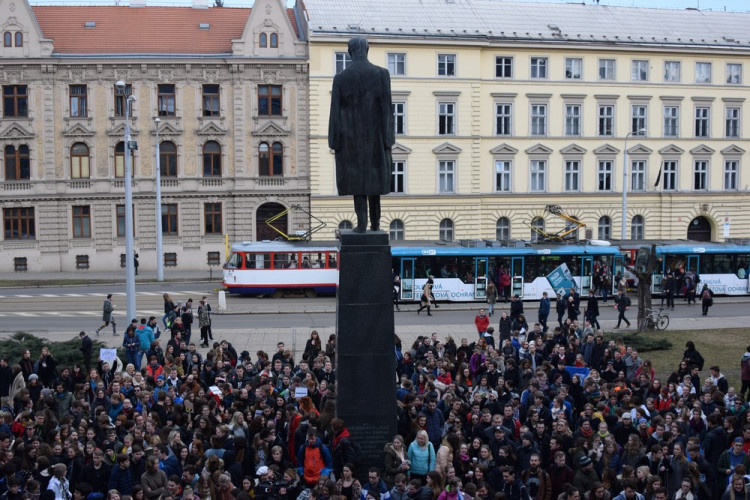 Studenti v Olomouci demonstrovali za ústavní hodnoty