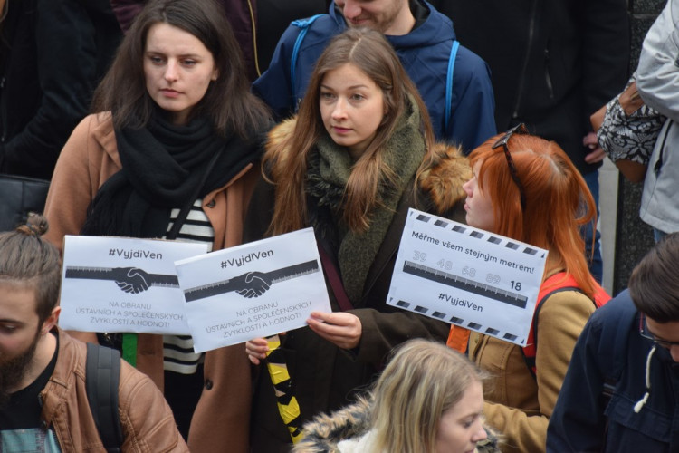 Studenti v Olomouci demonstrovali za ústavní hodnoty