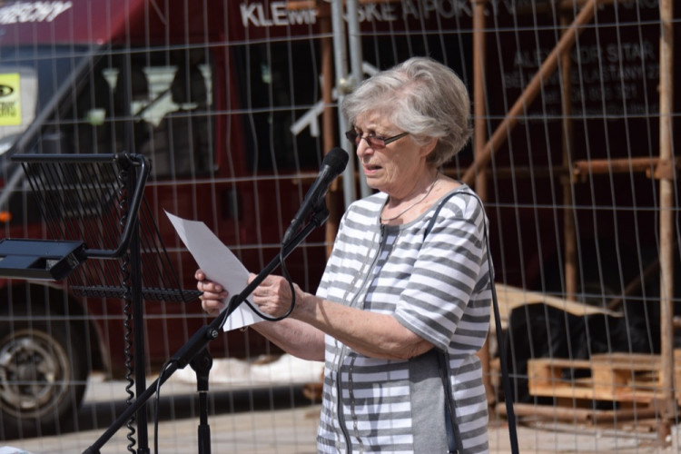 Na Horním náměstí proběhlo veřejné čtení jmen obětí holocaustu