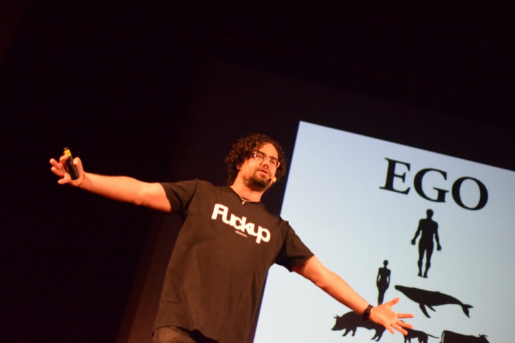 FOTO: Na historicky prvním FuckUp Night v Olomouci bavili svými průsery Přemek Forejt i Kefírer