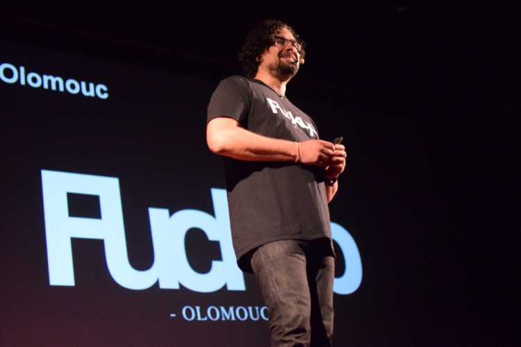 FOTO: Na historicky prvním FuckUp Night v Olomouci bavili svými průsery Přemek Forejt i Kefírer