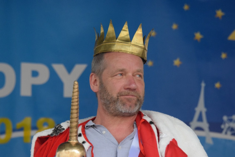 David Koller byl na Horním náměstí korunován králem letošního majálesu