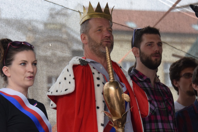 David Koller byl na Horním náměstí korunován králem letošního majálesu