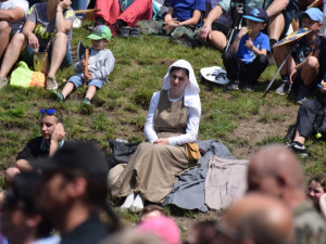FOTOGALERIE: Středověká společnost ovládla Helfštýn. Podívejte se na fotky z prvního dne festivalu