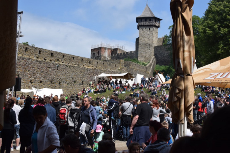 FOTOGALERIE: Středověká společnost ovládla Helfštýn. Podívejte se na fotky z prvního dne festivalu