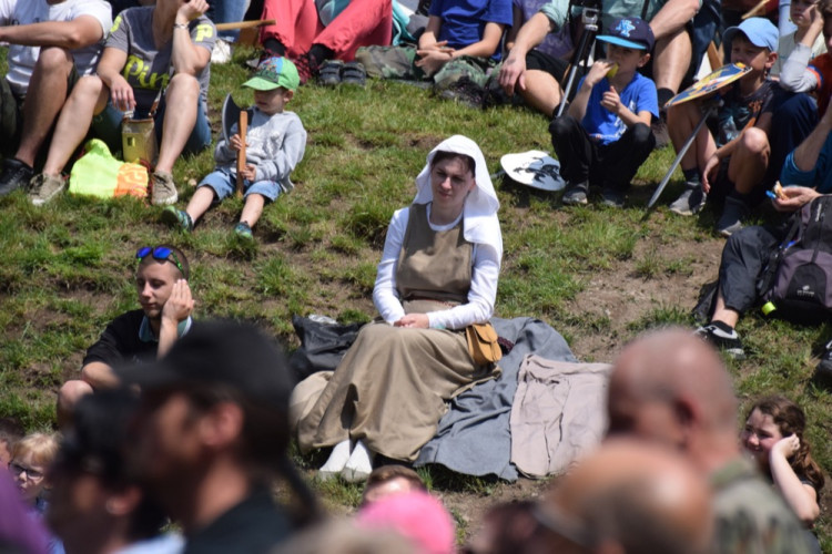 FOTOGALERIE: Středověká společnost ovládla Helfštýn. Podívejte se na fotky z prvního dne festivalu