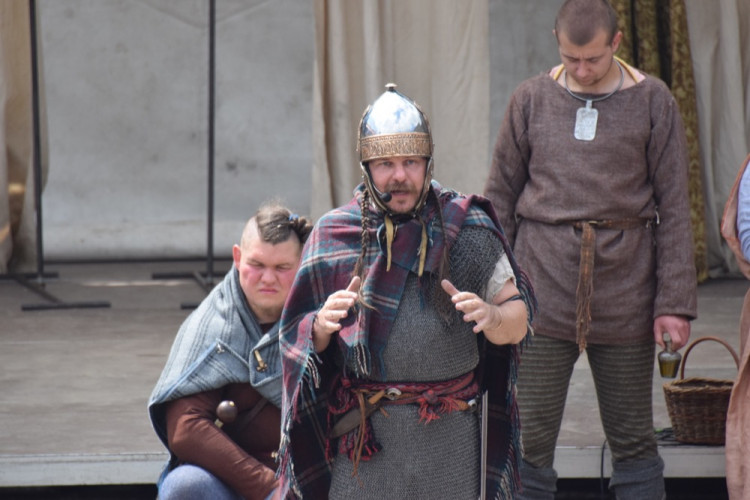 FOTOGALERIE: Středověká společnost ovládla Helfštýn. Podívejte se na fotky z prvního dne festivalu