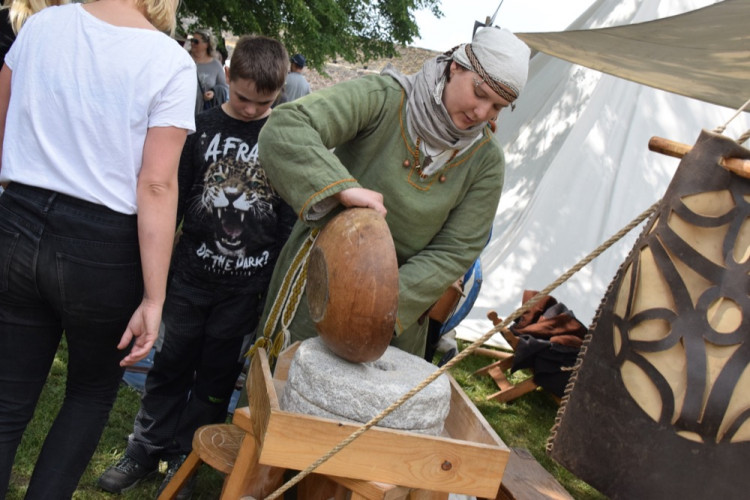 FOTOGALERIE: Středověká společnost ovládla Helfštýn. Podívejte se na fotky z prvního dne festivalu