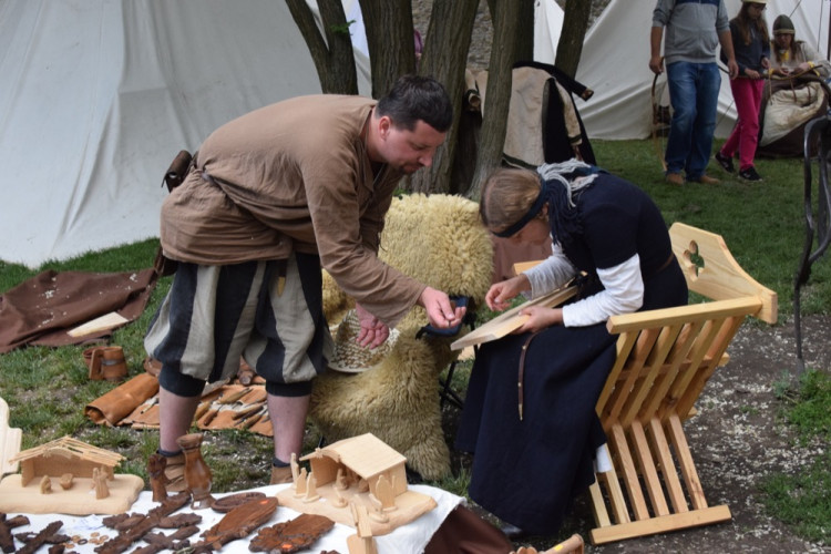 FOTOGALERIE: Středověká společnost ovládla Helfštýn. Podívejte se na fotky z prvního dne festivalu