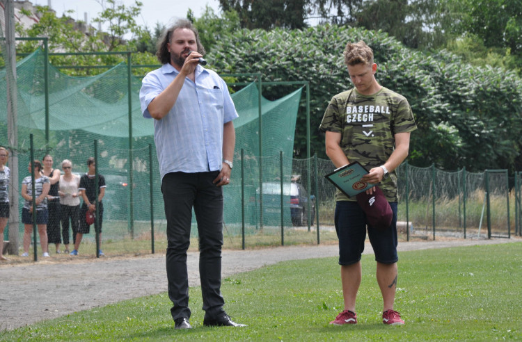 Olomoučtí baseballisté uctili válečné veterány, dorazil i pětadevadesátiletý generál Emil Boček