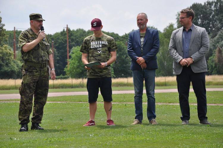 Olomoučtí baseballisté uctili válečné veterány, dorazil i pětadevadesátiletý generál Emil Boček