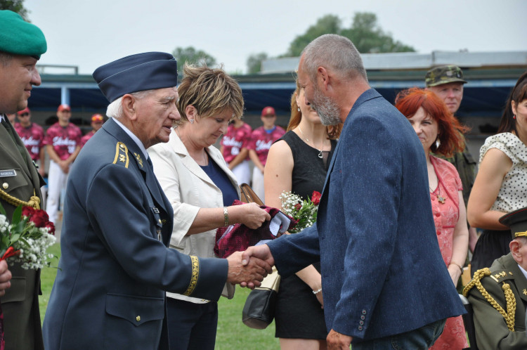 Olomoučtí baseballisté uctili válečné veterány, dorazil i pětadevadesátiletý generál Emil Boček