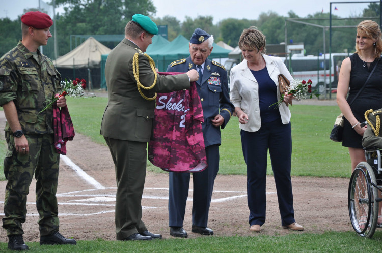 Olomoučtí baseballisté uctili válečné veterány, dorazil i pětadevadesátiletý generál Emil Boček