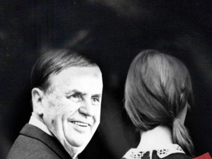 FOTO: Internetové vtípky na prezidentovo veřejné pálení trenýrek