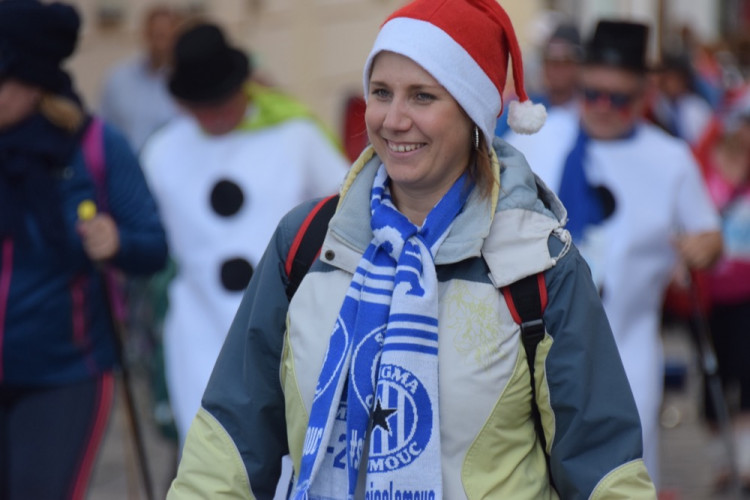 Centrem se prohnali lyžaři, bobaři i zimní Borati. Běžel se další ročník Půlvánočního běhu