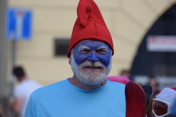 Centrem se prohnali lyžaři, bobaři i zimní Borati. Běžel se další ročník Půlvánočního běhu