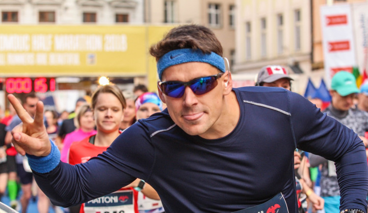 Každý z běžců je vítěz! Podívejte se na fotky ze včerejšího půlmaratonu