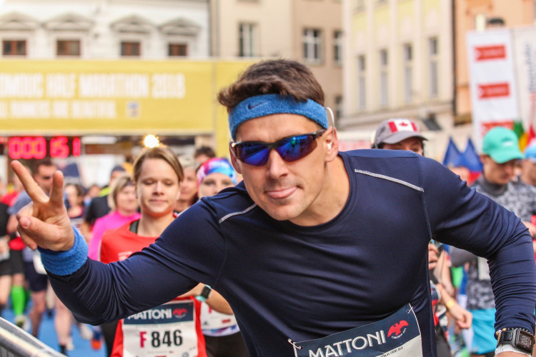 Každý z běžců je vítěz! Podívejte se na fotky ze včerejšího půlmaratonu