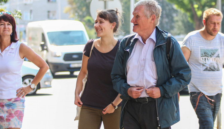 Olomoučtí bezdomovci provázejí „městskou divočinou.“ Podívejte se na fotky z prohlídky